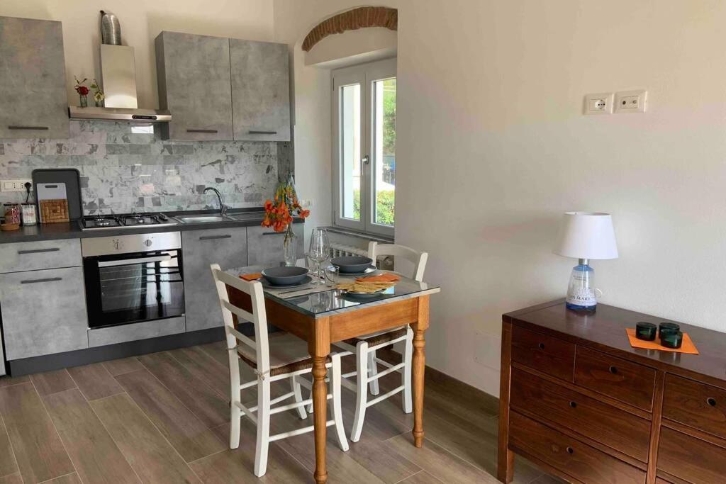 Antica Casa Nel Borgo Apartment Pietrasanta Bagian luar foto