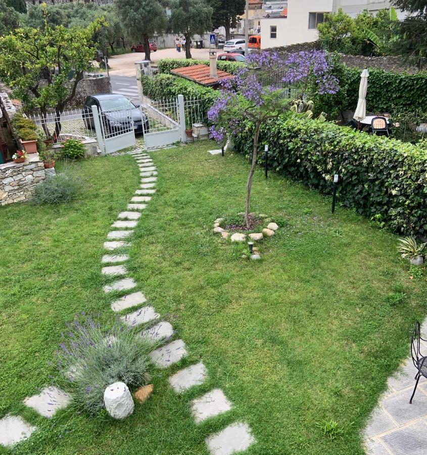 Antica Casa Nel Borgo Apartment Pietrasanta Bagian luar foto